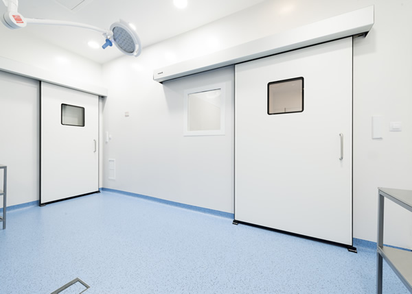 Tại sao bệnh viện cần lắp cửa tự động phòng mổ?