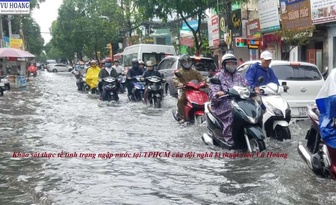 Nổi khổ của người dân tại TPHCM khi mùa mưa kéo dài