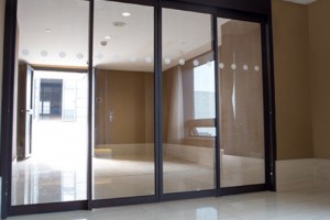 Cửa kính tự động Nhật Bản