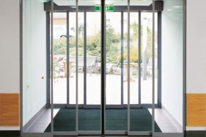 Cửa trượt tự động xếp lớp Nhật Bản