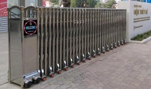 Lắp đặt cổng xếp inox chạy điện chất lượng cao